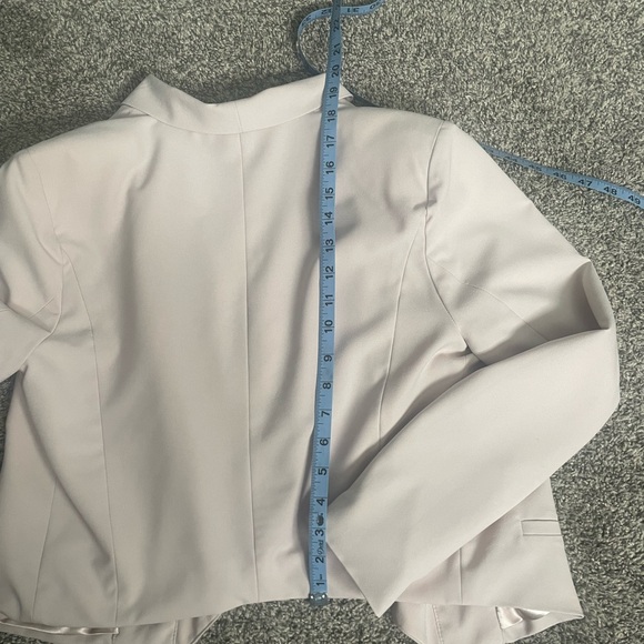 Blazer - Picture 10 of 10